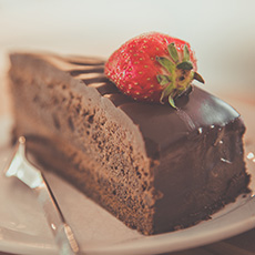 苺の濃厚ガトーショコラ